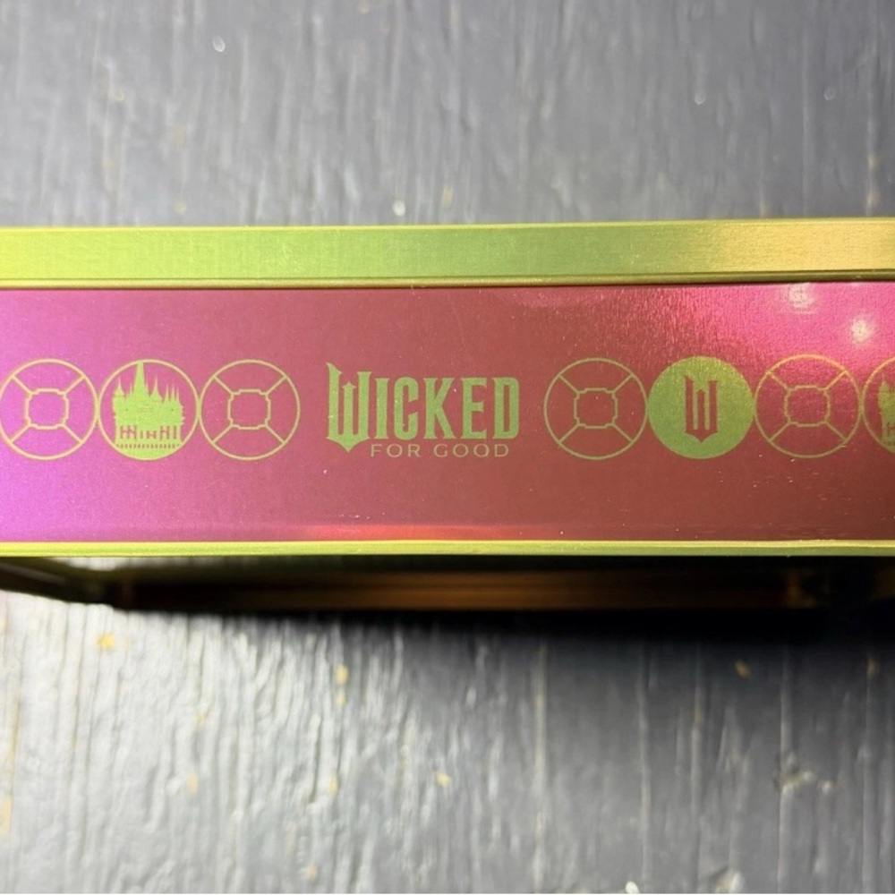 Wicked Dunkin' Munchkins Tin Box RARE! - Picture 2 of 3